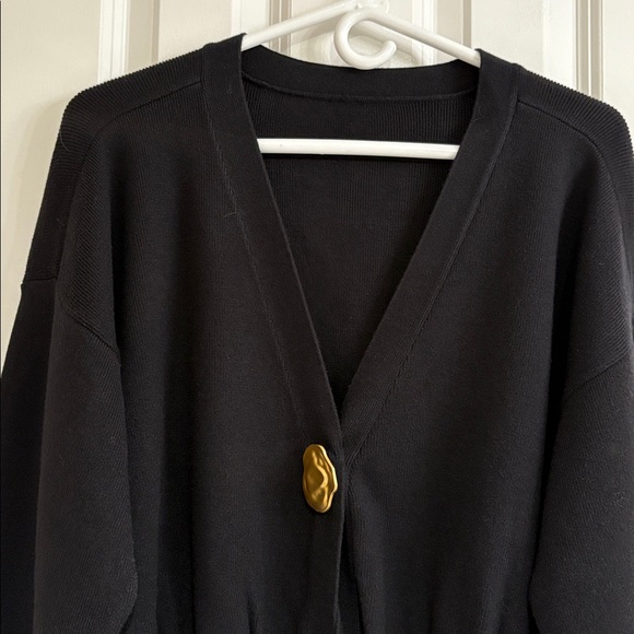 Commence Elegant Gold Metal Button V-neck Cardigan Black Sweater - Picture 3 of 10
